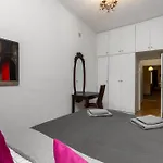 Close-Golden Apartments In Warsaw - Old Town - 4 Bedrooms - Freta