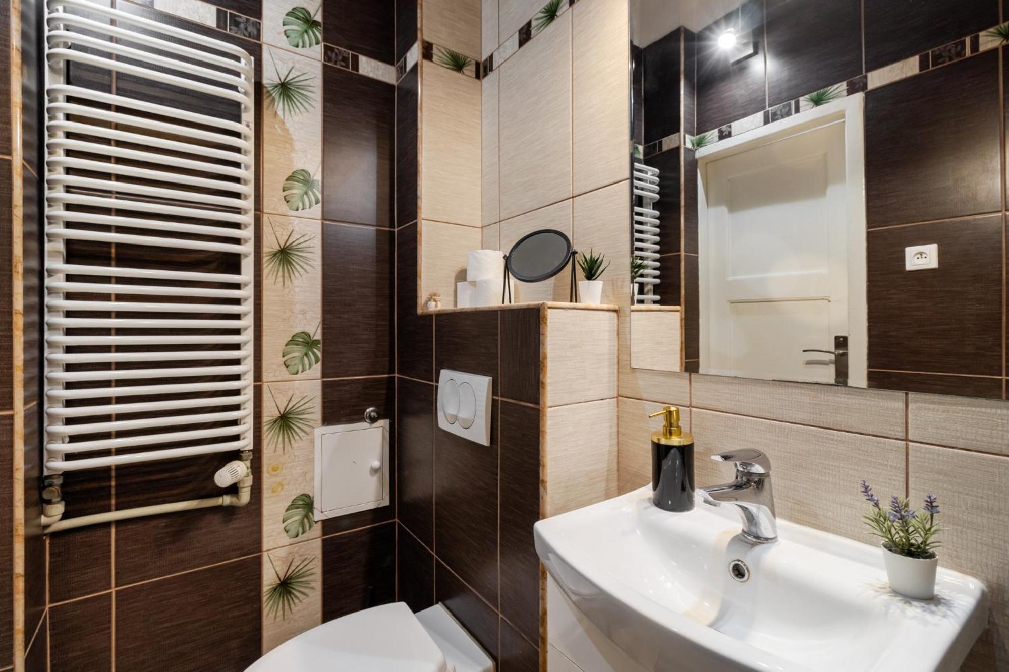 Close-golden In - Old Town - 4 Bedrooms - Freta Apartament *